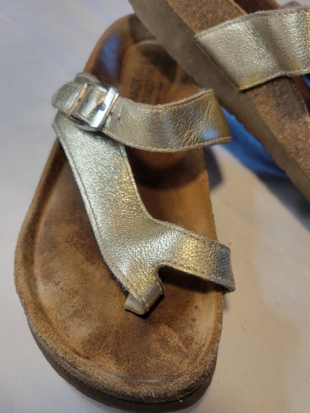 Naot Gold Metallic Leather Toe Loop Sandals EU 39 Women's 8-8.5 - Picture 5 of 10